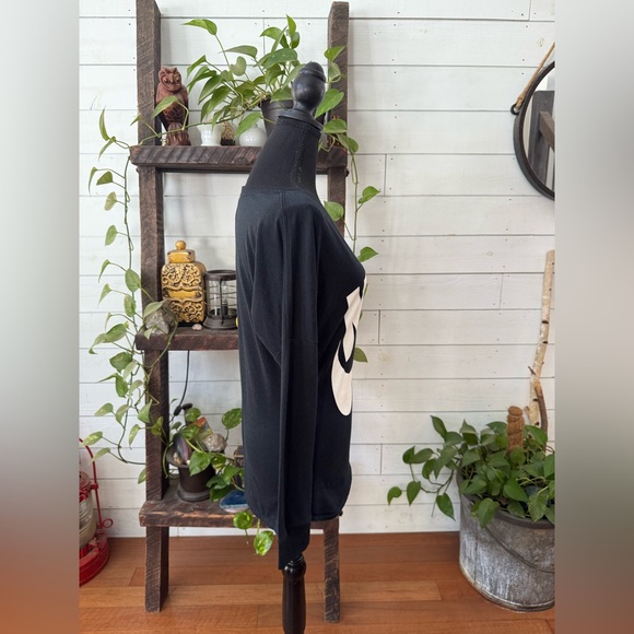 Nike Black Long Sleeve Top with White Logo - Picture 11 of 17